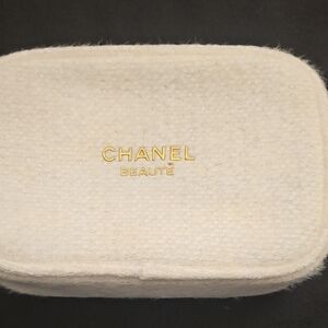 Chanel Beauté Textured Cream Pouch